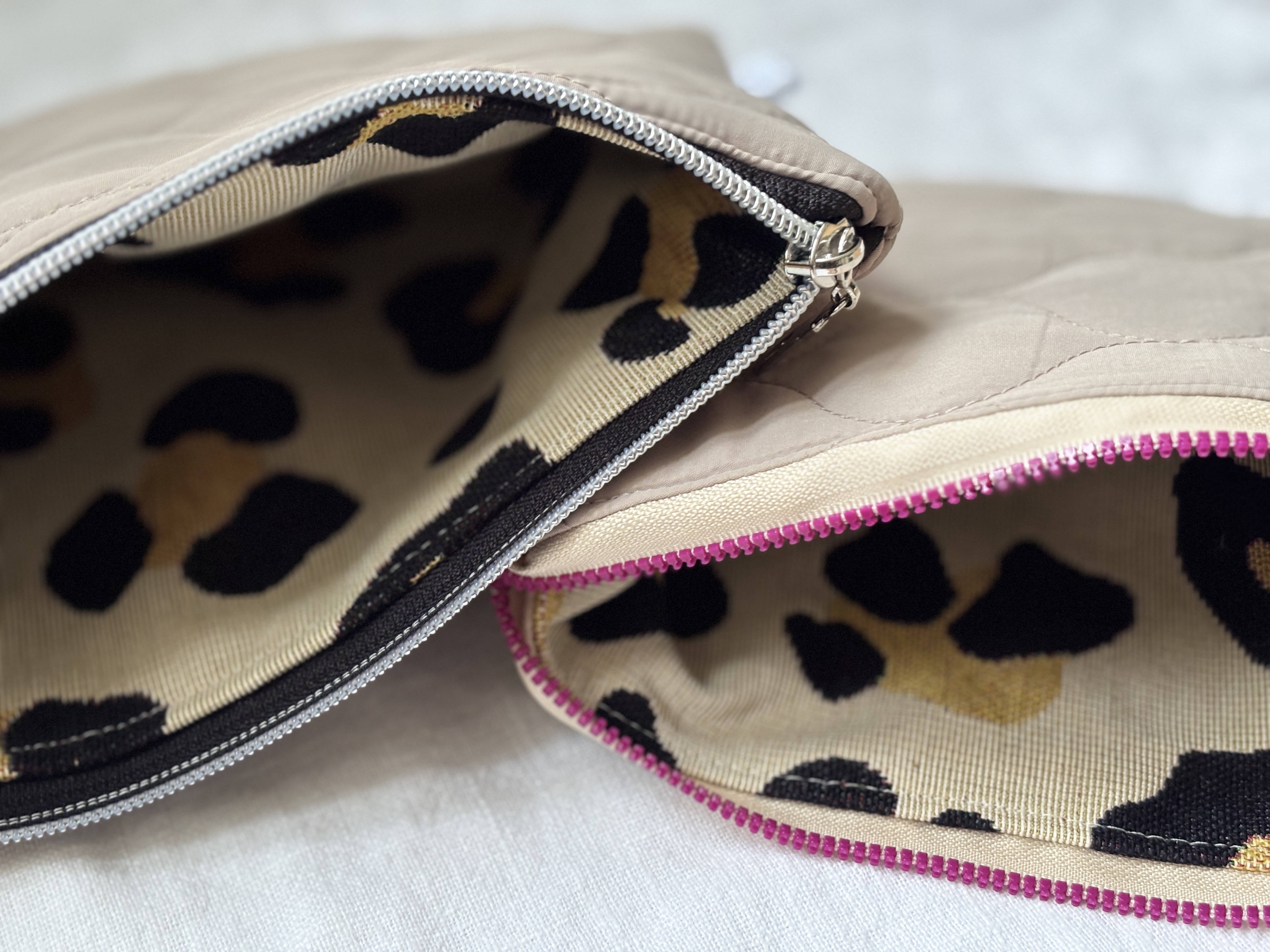 Kosmetiktasche  creme/leo